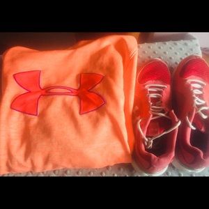 Under Armour logo sweatshirt and matching shoes